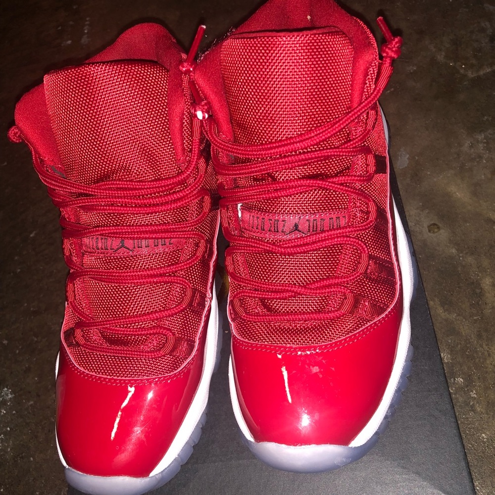 Jordan Retro 11 “Gym Red”